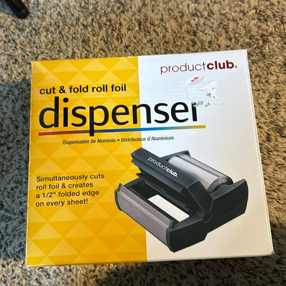 Cut and Fold Roll Foil Dispenser - Picture 1 of 3